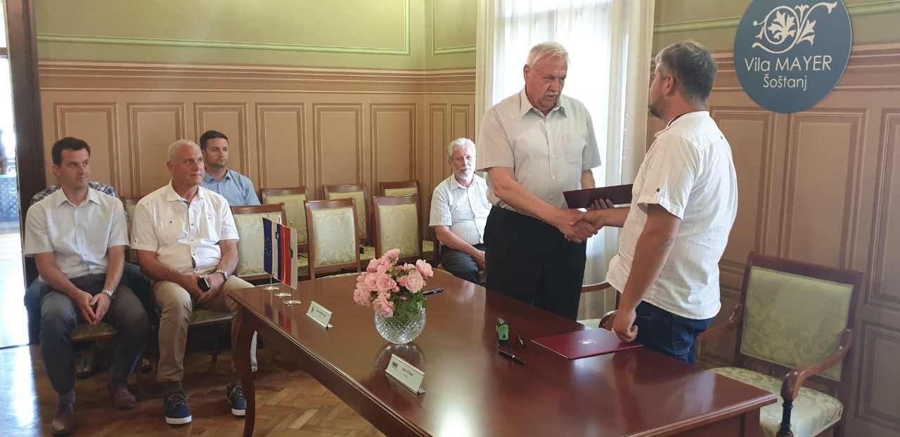 Podpis pogodbe 1