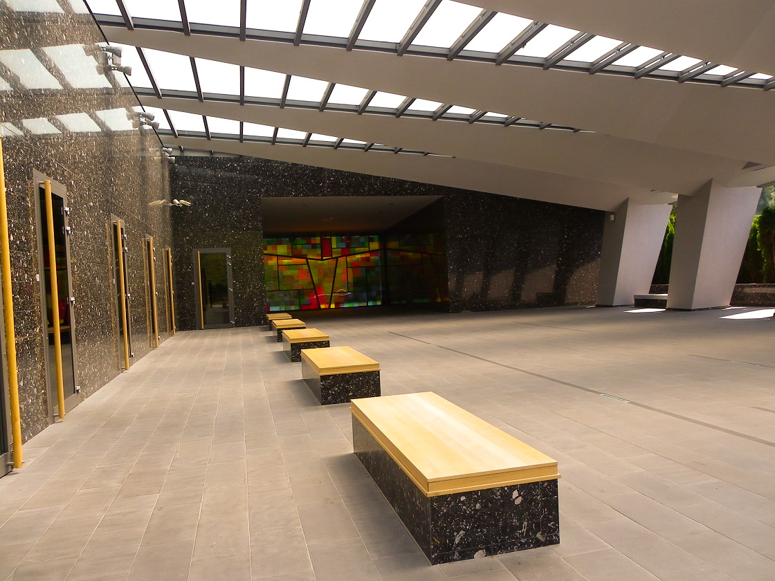 Poslovilni prostor pokopalisce Podkraj edited